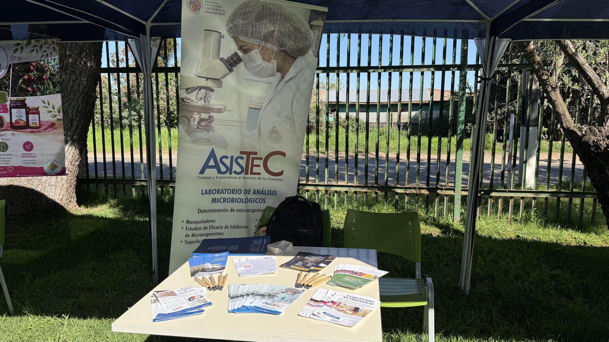 Stand de ASISTEC · Escuela de Alimentos en el encuentro